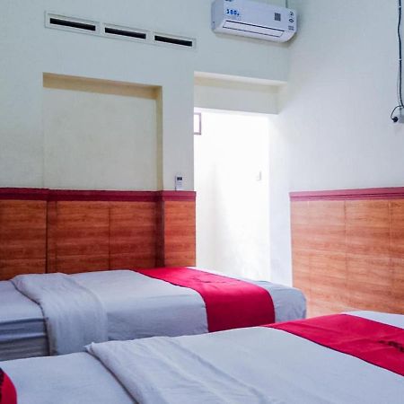 Reddoorz Syariah At Griya Soeratin Pacitan Hotel Екстериор снимка