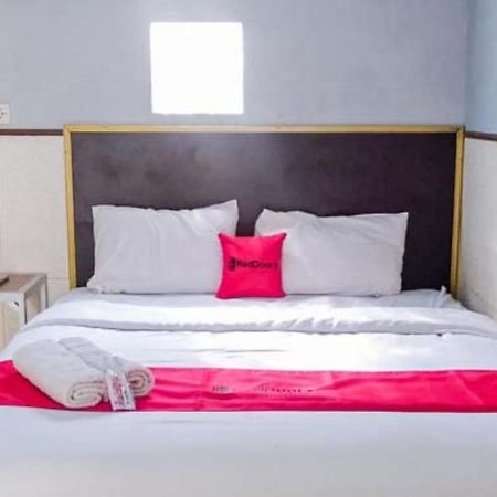 Reddoorz Syariah At Griya Soeratin Pacitan Hotel Екстериор снимка