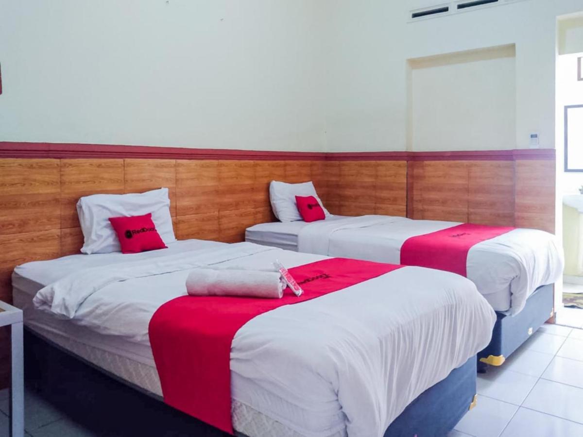 Reddoorz Syariah At Griya Soeratin Pacitan Hotel Екстериор снимка