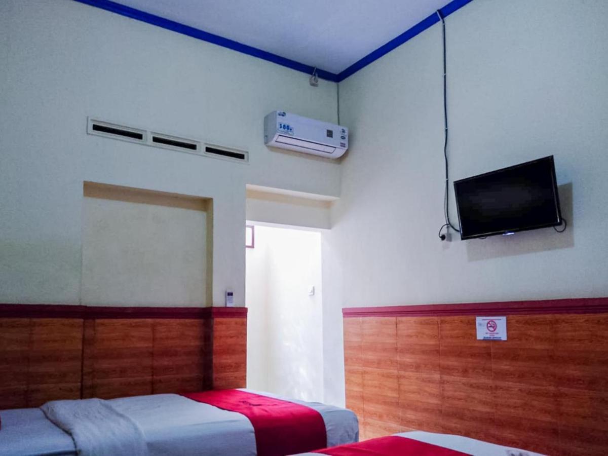 Reddoorz Syariah At Griya Soeratin Pacitan Hotel Екстериор снимка