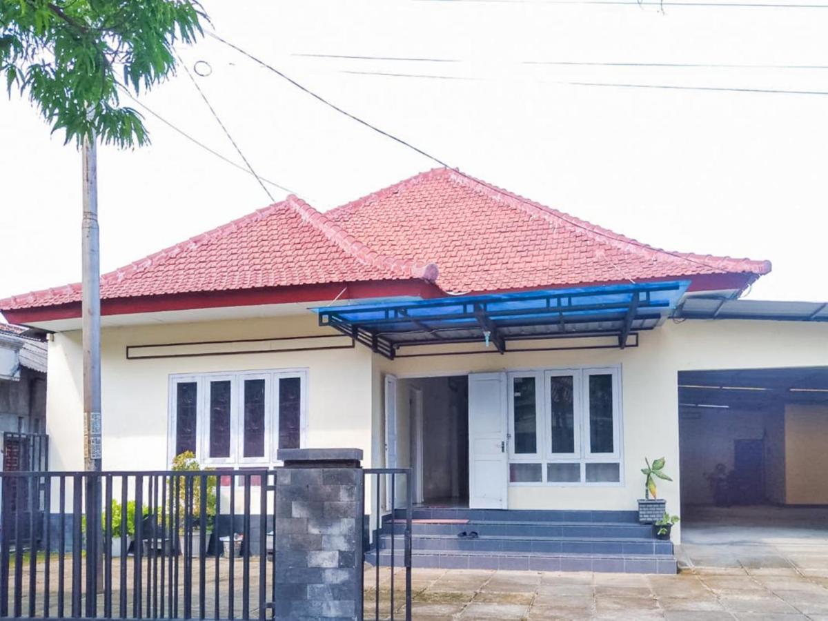 Reddoorz Syariah At Griya Soeratin Pacitan Hotel Екстериор снимка