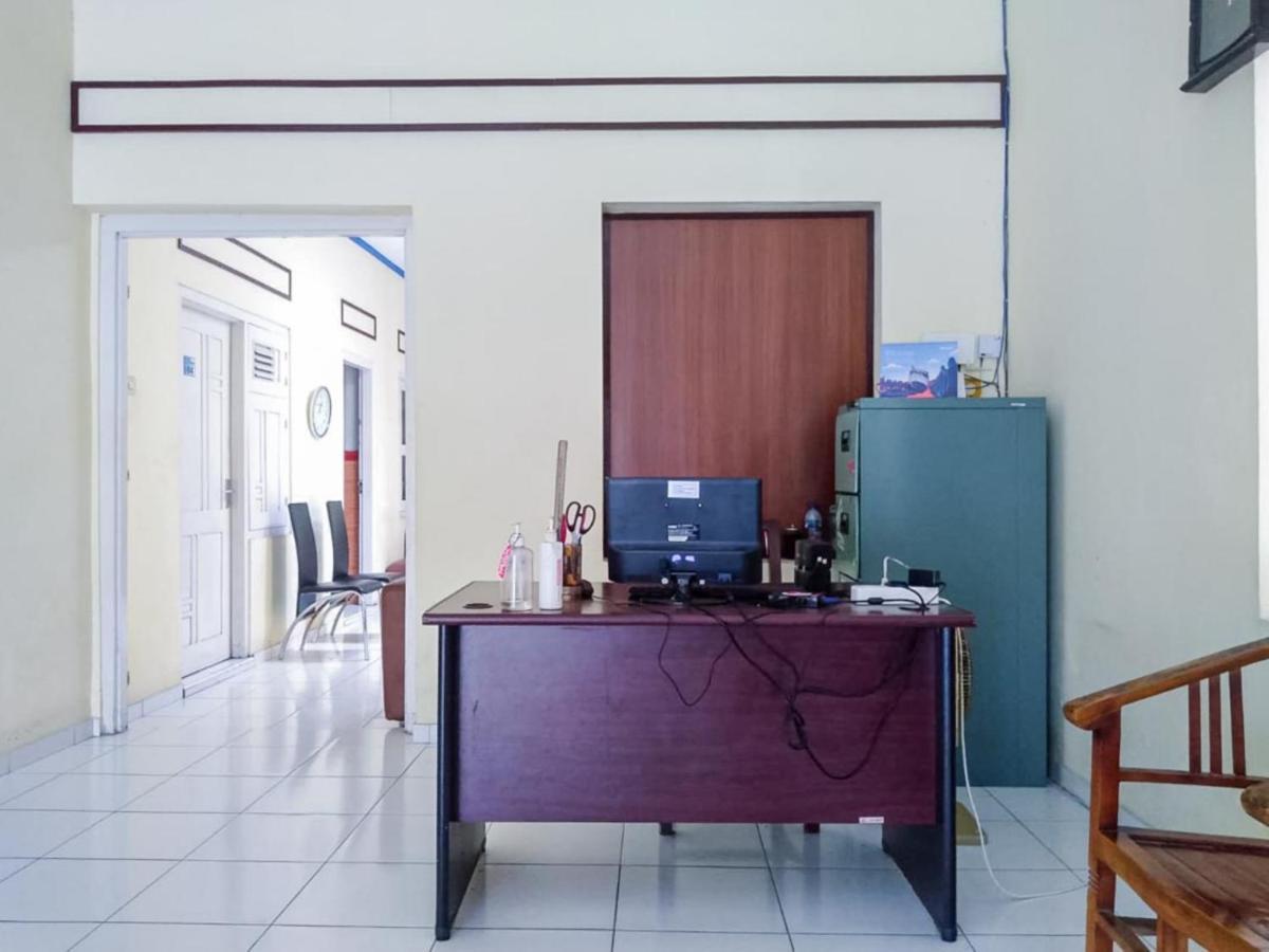 Reddoorz Syariah At Griya Soeratin Pacitan Hotel Екстериор снимка