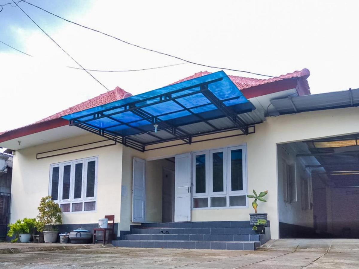 Reddoorz Syariah At Griya Soeratin Pacitan Hotel Екстериор снимка
