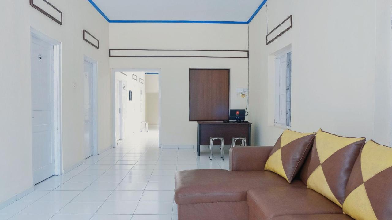 Reddoorz Syariah At Griya Soeratin Pacitan Hotel Екстериор снимка
