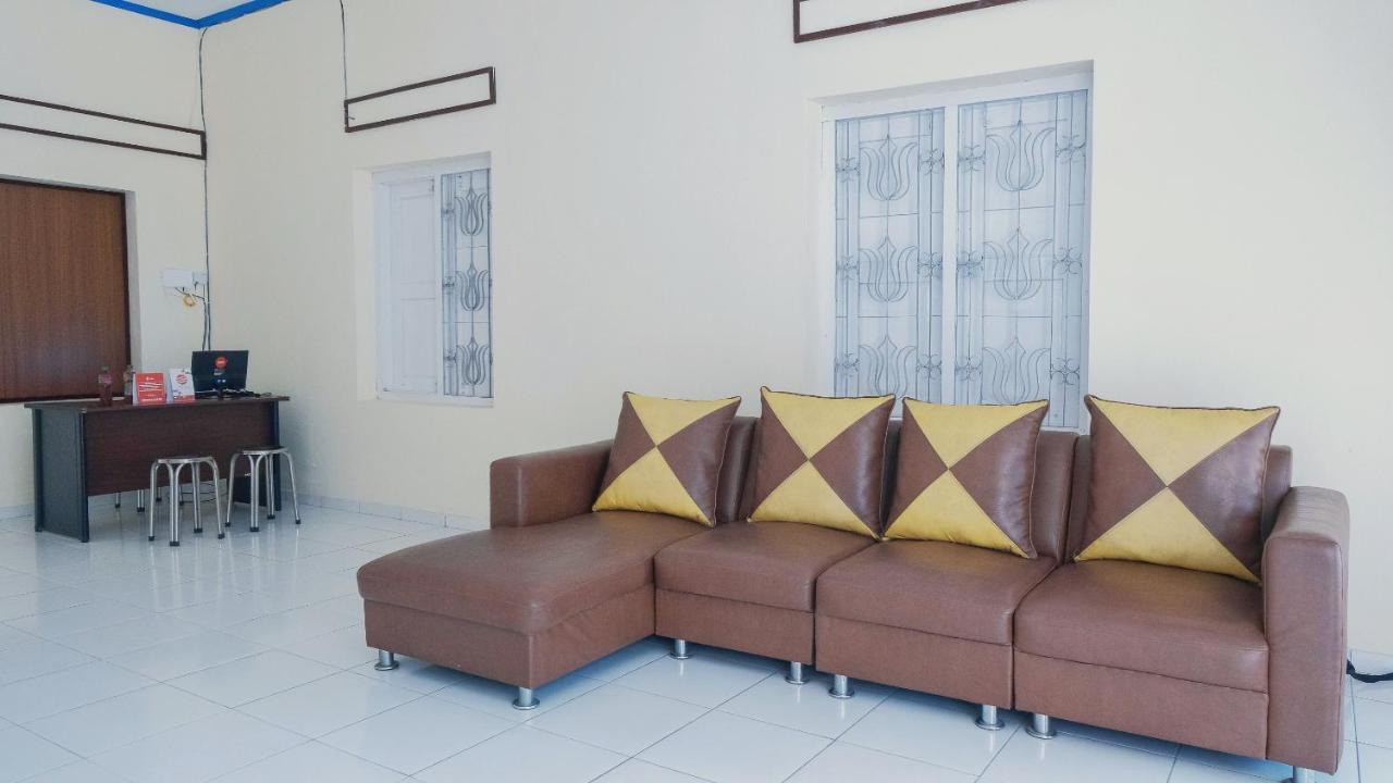 Reddoorz Syariah At Griya Soeratin Pacitan Hotel Екстериор снимка