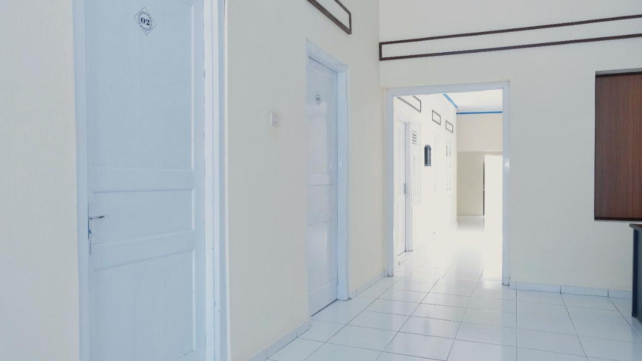 Reddoorz Syariah At Griya Soeratin Pacitan Hotel Екстериор снимка